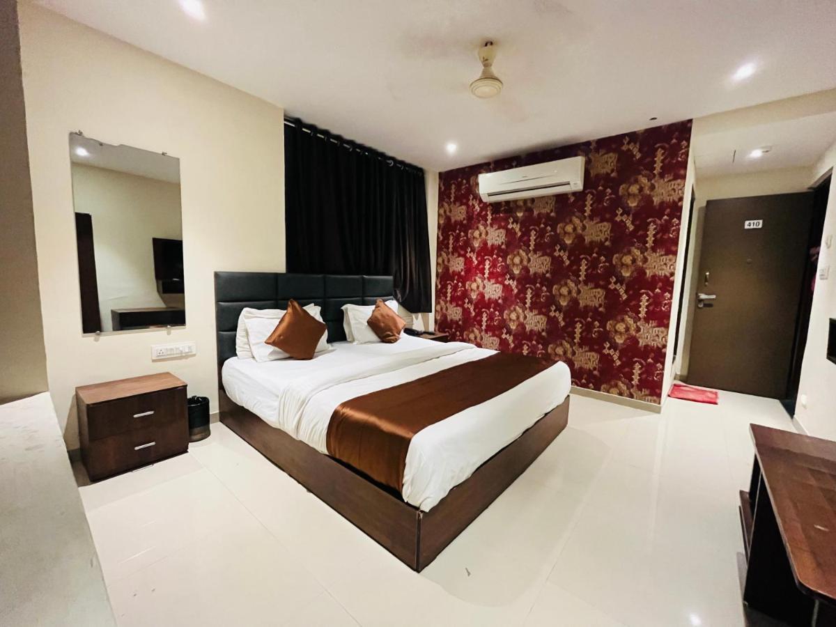 Hotel Nova Vesu Surat Exterior photo