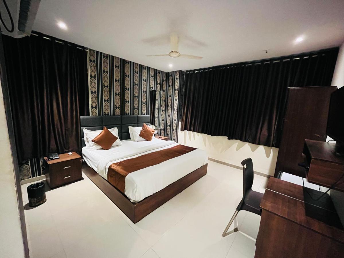 Hotel Nova Vesu Surat Exterior photo