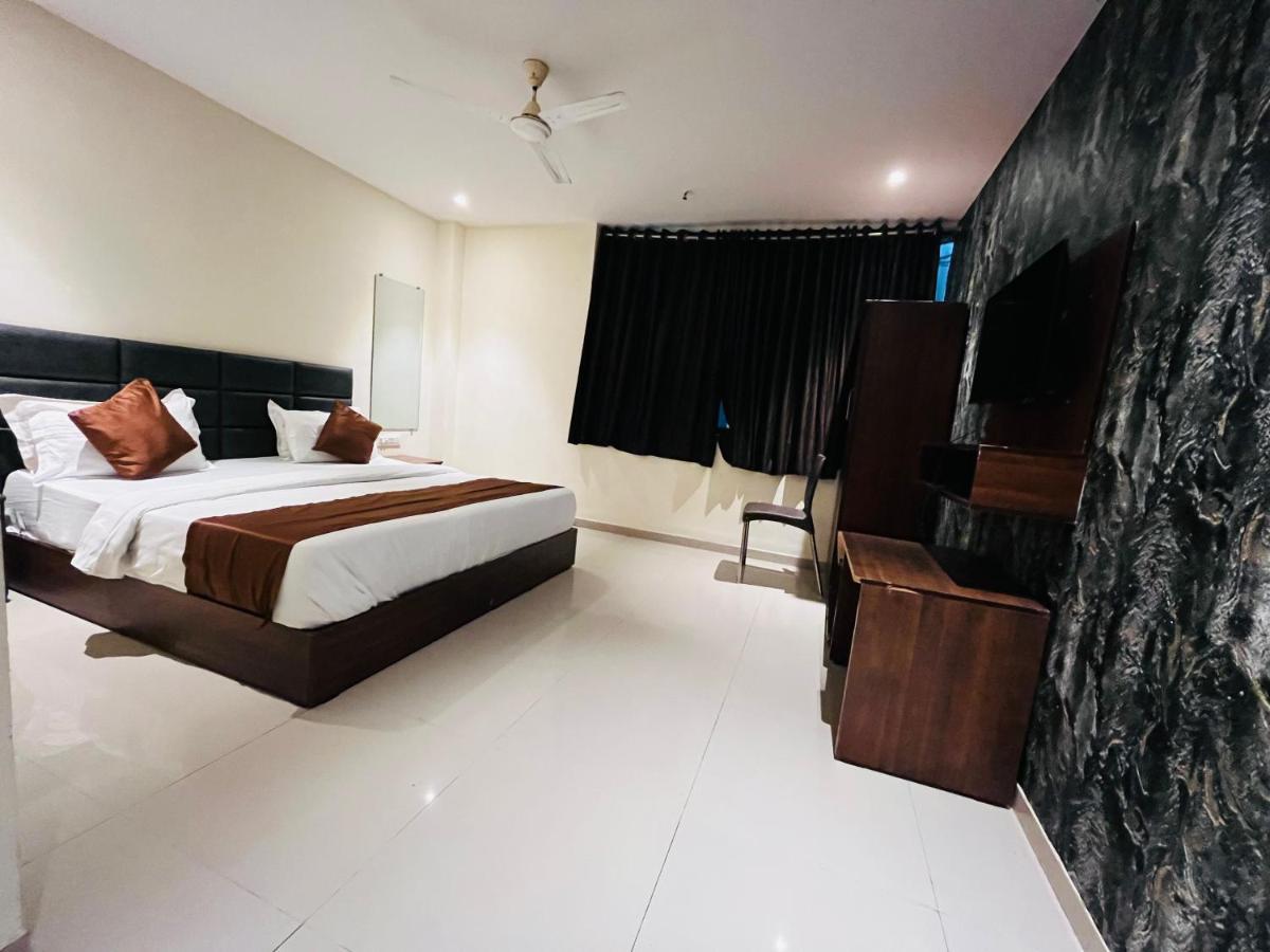 Hotel Nova Vesu Surat Exterior photo